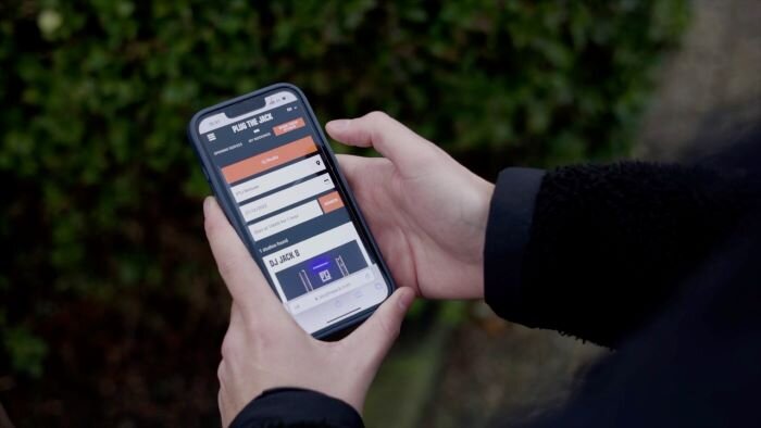 Smartphone sur le site de Plug The Jack