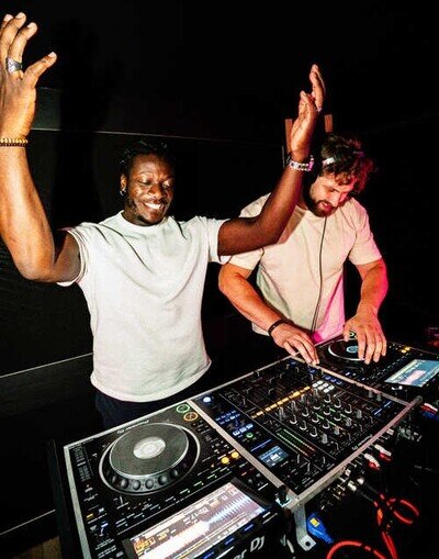 Studios DJ – Mixe librement sur CDJ-3000 et DJM-A9 | Plug The Jack