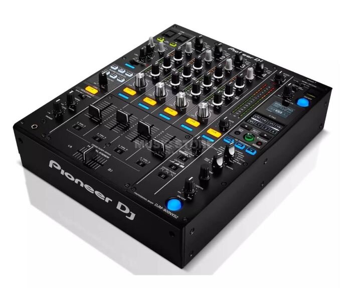 Table de mixage DJ Pioneer DJM-900 NX2, pour apprendre à mixer comme dans les clubs. | © Plug The Jack